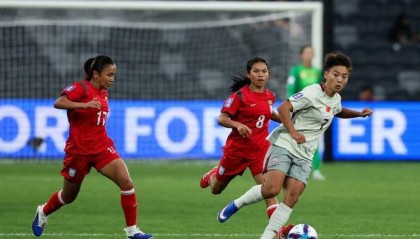 女足亚洲杯！2-0，王霜世界波吊射！中国队开门红，击败孟加拉国